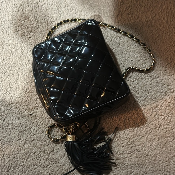 CHANEL VINTAGE CAMERA TASSEL BAG 🖤 - Picture 5 of 11
